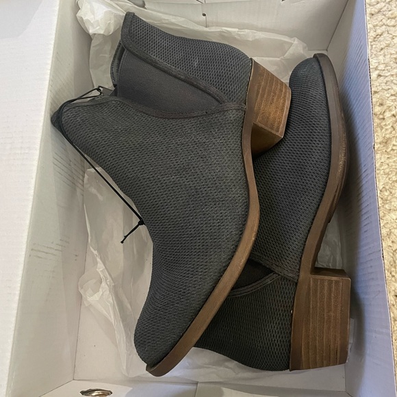 Kensie Low Ankle Boot - Picture 3 of 4